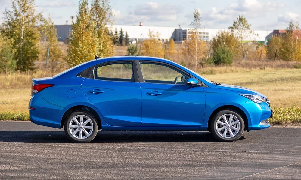Changan Alsvin (2023) — вид сбоку