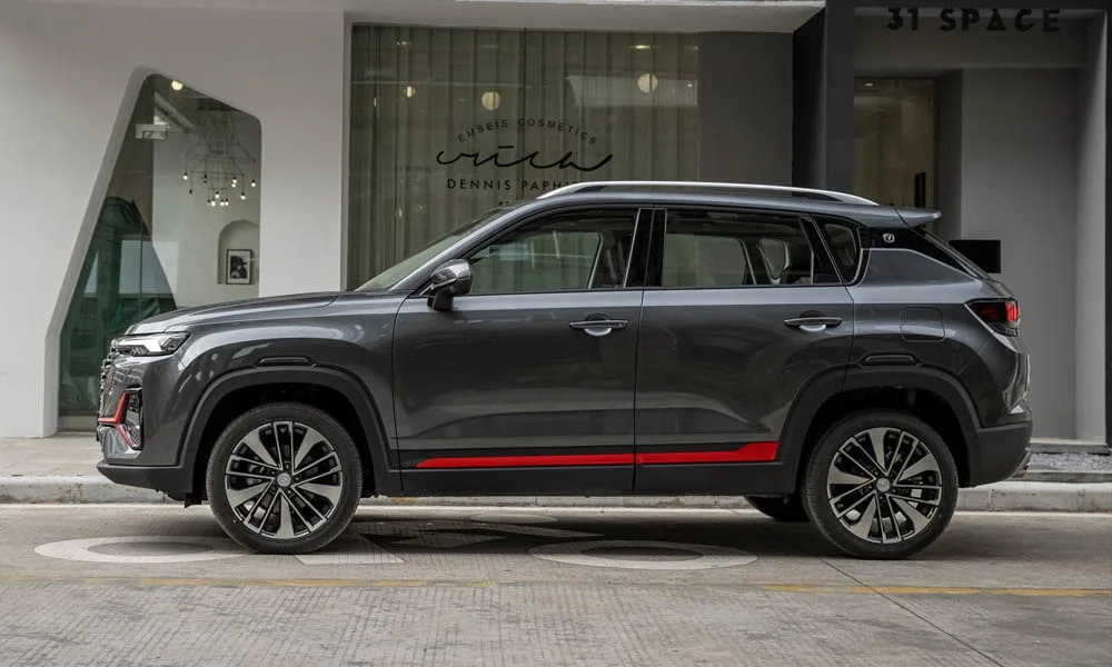 Фото Changan CS35 Plus (2022) — вид сбоку, фото 6. Профиль кузова: колёсная база, свесы и линия остекления Changan CS35 Plus (2022) — вид сбоку, фото 6
