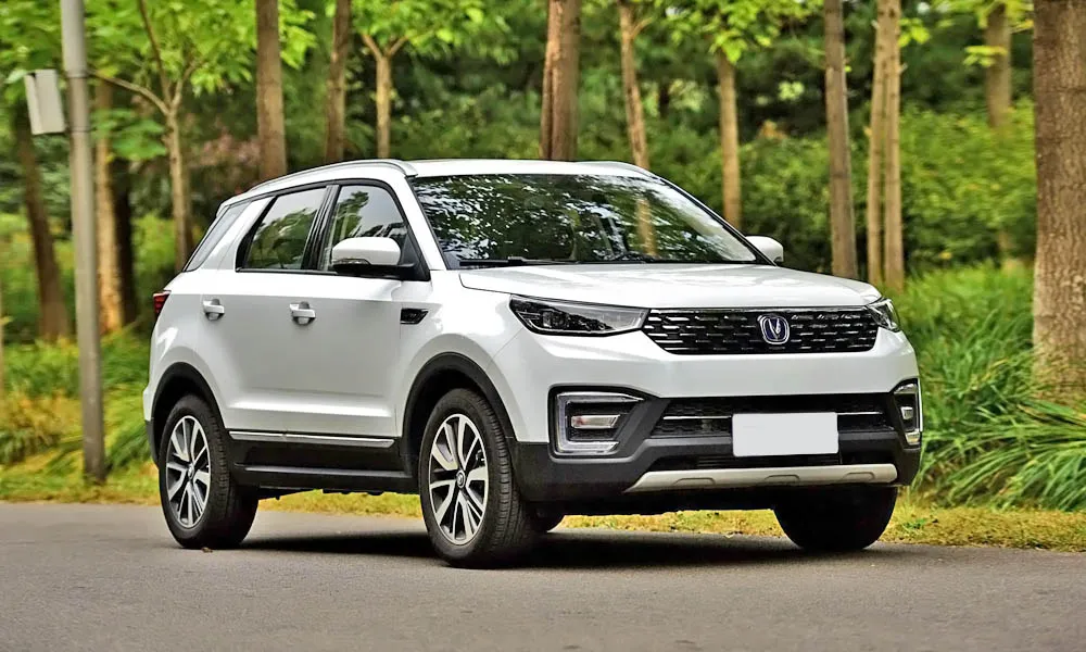 Фото Changan CS55 — вид спереди, фото 10. Оптика, решётка и бампер — первое впечатление о модели. Рисунок ходовых огней — подпись модели, по нему её узнают в потоке Changan CS55 — вид спереди, фото 10