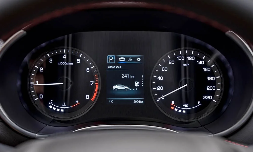 Фото Changan CS55 — приборная панель. Скорость, запас хода и подсказки ассистентов перед глазами Changan CS55 — приборная панель