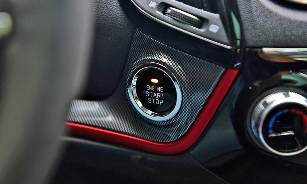 Фото Changan CS55 — интерьер, фото 5. Общий план салона: архитектура панели, консоль и кресла. Светлая гамма зрительно расширяет салон, тёмная — практичнее в уходе Changan CS55 — интерьер, фото 5
