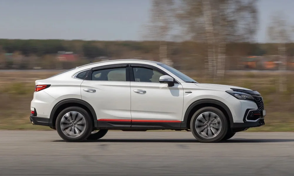 Changan CS85 Coupe (2023) — вид сбоку, фото 2