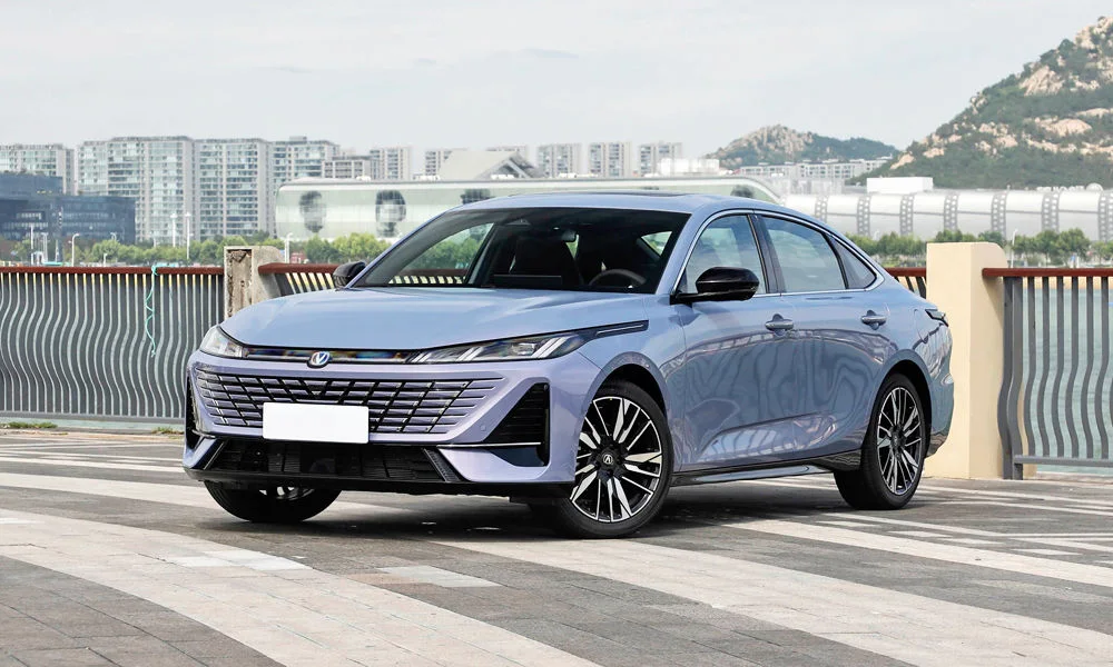 Фото Changan Eado Plus (2023) — вид спереди, фото 5. Оптика, решётка и бампер — первое впечатление о модели Changan Eado Plus (2023) — вид спереди, фото 5