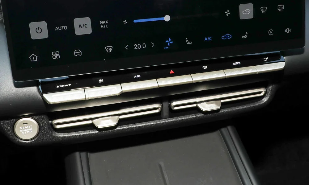 Фото Changan Eado Plus (2023) — экран мультимедиа, фото 3. Интерфейс медиасистемы крупным планом. Быстрота отклика интерфейса важнее диагонали — оцените её на тест-драйве Changan Eado Plus (2023) — экран мультимедиа, фото 3