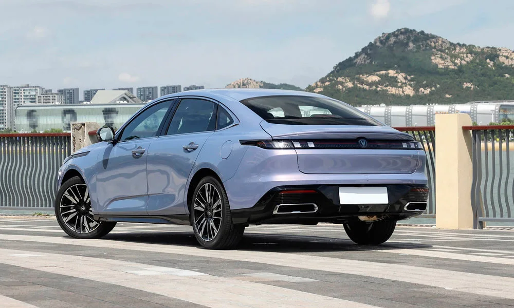 Фото Changan Eado Plus (2023) — вид сзади, фото 7. Графика фонарей, бампер и оформление пятой двери Changan Eado Plus (2023) — вид сзади, фото 7
