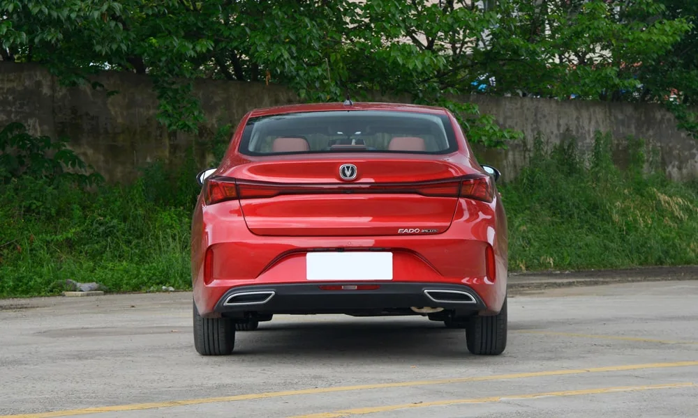 Фото Changan Eado (2024) — вид сзади, фото 5. Графика фонарей, бампер и оформление пятой двери Changan Eado (2024) — вид сзади, фото 5