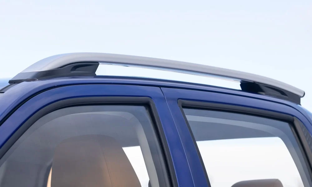 Фото Changan Hunter Plus (2023) — крыша. Крыша сверху: остекление, рейлинги и антенна-плавник. Рейлинги рассчитаны на поперечины для бокса или велокреплений Changan Hunter Plus (2023) — крыша