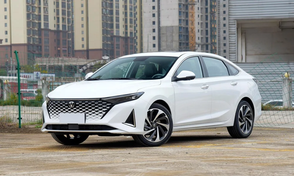 Фото Changan Raeton Plus (2024) — вид спереди, фото 6. Оптика, решётка и бампер — первое впечатление о модели Changan Raeton Plus (2024) — вид спереди, фото 6