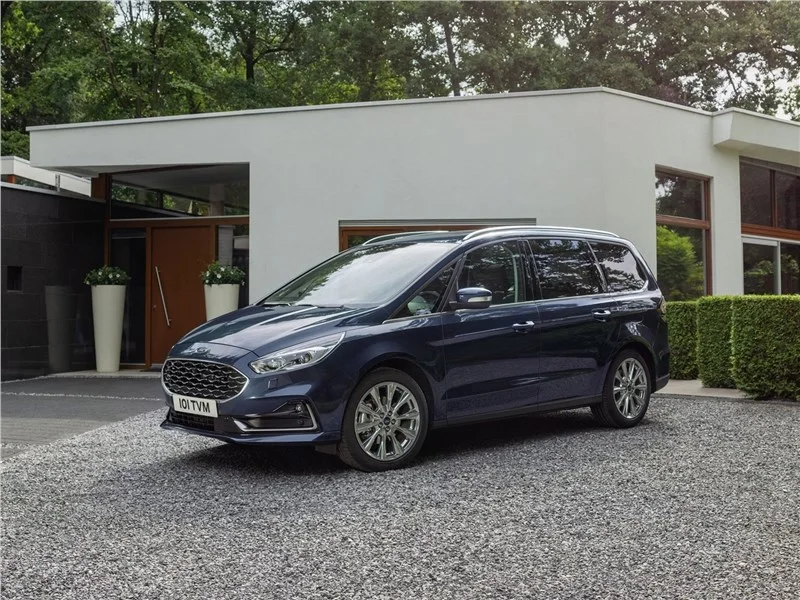 Ford Galaxy 2010-2015: вид спереди. Ford Galaxy 2010-2015 — вид спереди