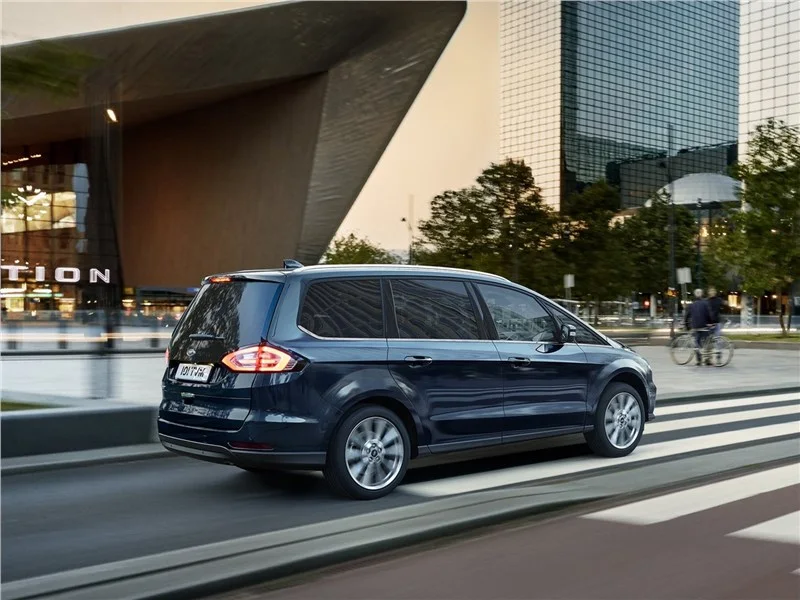 Ford Galaxy 2010-2015: вид сзади. Ford Galaxy 2010-2015 — вид сзади