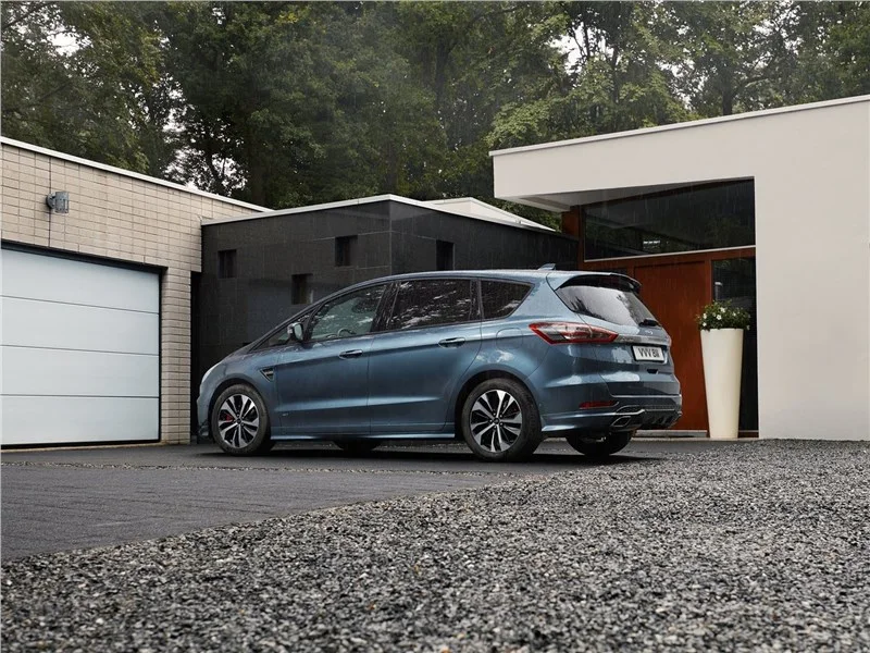 Ford S MAX 2006-2018 — вид сзади