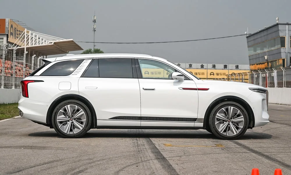 Hongqi E-HS9