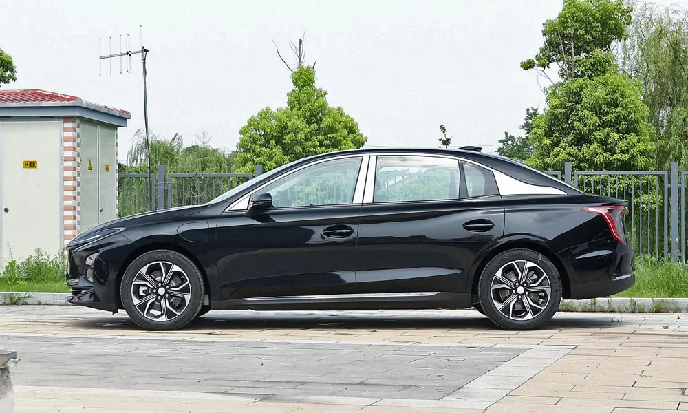 Hongqi E-QM5 (2024) — вид сбоку