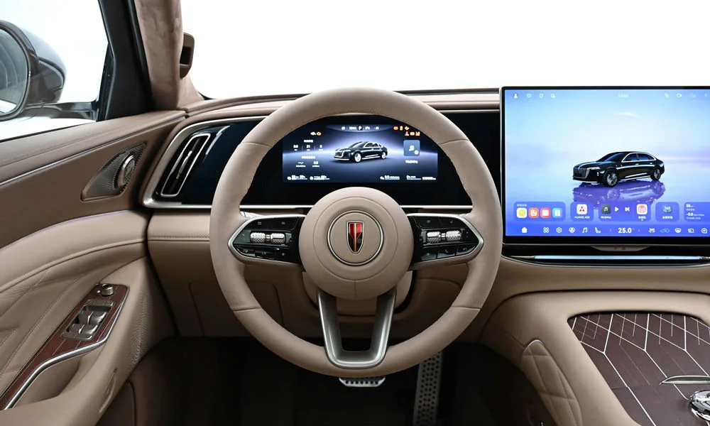 Фото Hongqi H9 (2023) — передняя панель. Компоновка экранов, дефлекторов и консоли Hongqi H9 (2023) — передняя панель