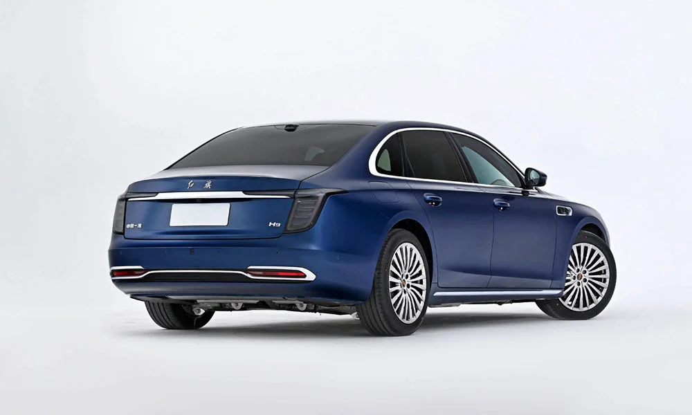 Фото Hongqi H9 (2023) — вид сзади, фото 3. Линия крыши, стойки и задняя дверь в синем исполнении Hongqi H9 (2023) — вид сзади, фото 3