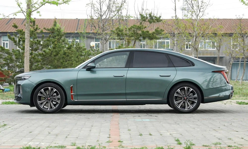 Фото Hongqi H9 (2023) — вид сбоку, фото 6. Профиль кузова: колёсная база, свесы и линия остекления Hongqi H9 (2023) — вид сбоку, фото 6