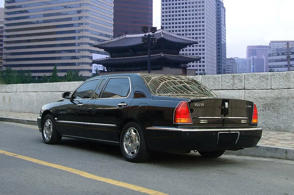 Hyundai Equus 2003-2013: вид сзади. Hyundai Equus 2003-2013 — вид сзади