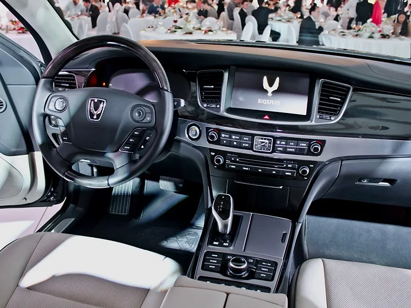 Hyundai Equus 2003-2013: салон. Hyundai Equus 2003-2013 — салон