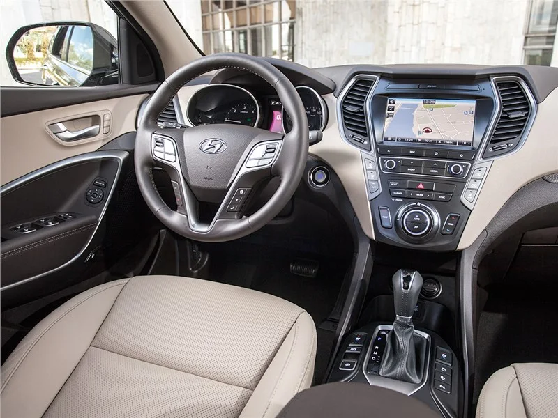 Hyundai Grand Santa Fe 2012-2017: салон. Hyundai Grand Santa Fe 2012-2017 — салон