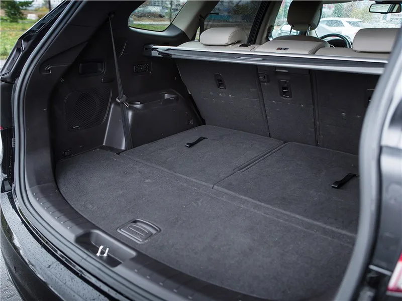Hyundai Grand Santa Fe 2012-2017: багажник. Hyundai Grand Santa Fe 2012-2017 — багажник
