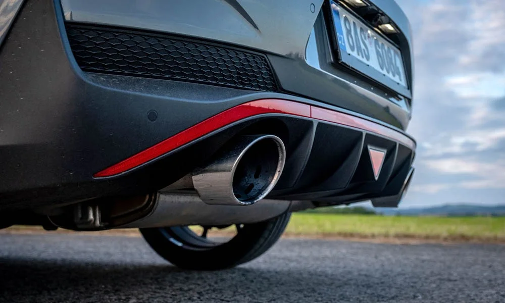 Фото Hyundai i30 Fastback N (2024) — вид сзади, фото 7. Графика фонарей, бампер и оформление пятой двери Hyundai i30 Fastback N (2024) — вид сзади, фото 7