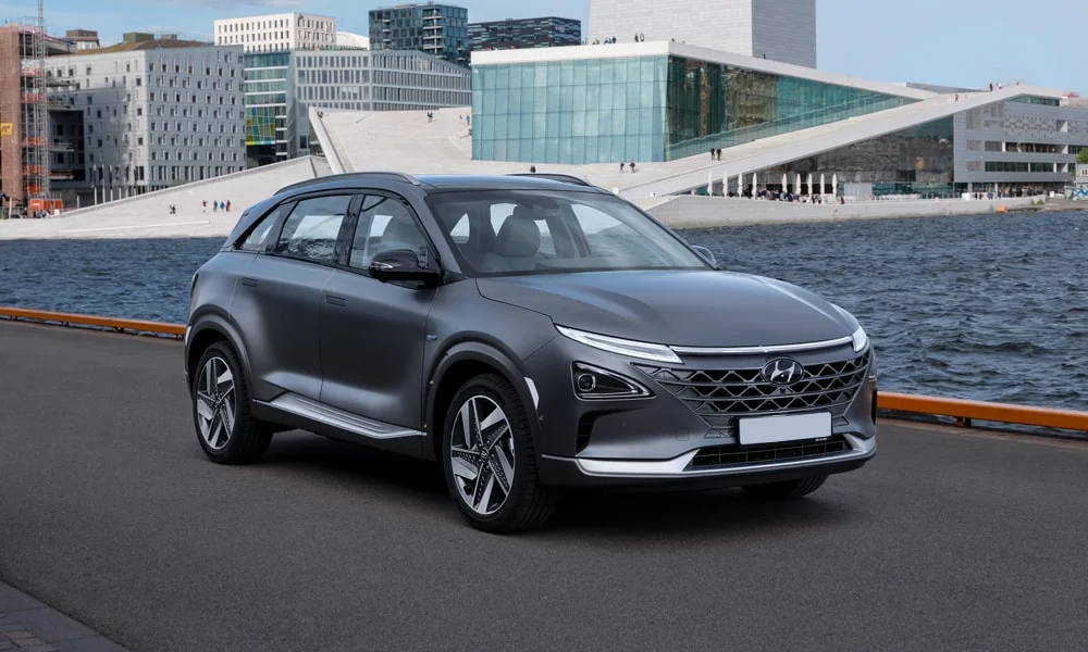 Фото Hyundai NEXO (2024) — вид спереди, фото 7. Анфас: пропорции капота, посадка кузова и графика ходовых огней. Рисунок ходовых огней — подпись модели, по нему её узнают в потоке Hyundai NEXO (2024) — вид спереди, фото 7