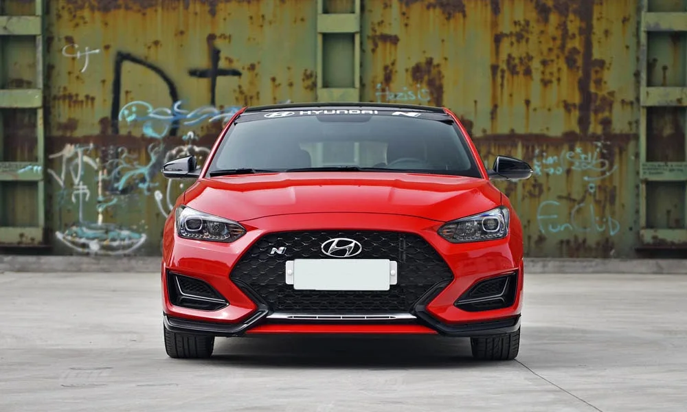 Hyundai Veloster N (2024) — вид спереди, фото 2