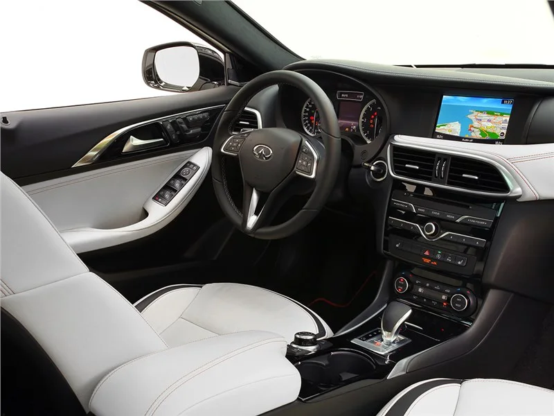 Infiniti Q30 (2015–2019), хэтчбек премиум-класса: салон. Infiniti Q30 (2015–2019) — салон