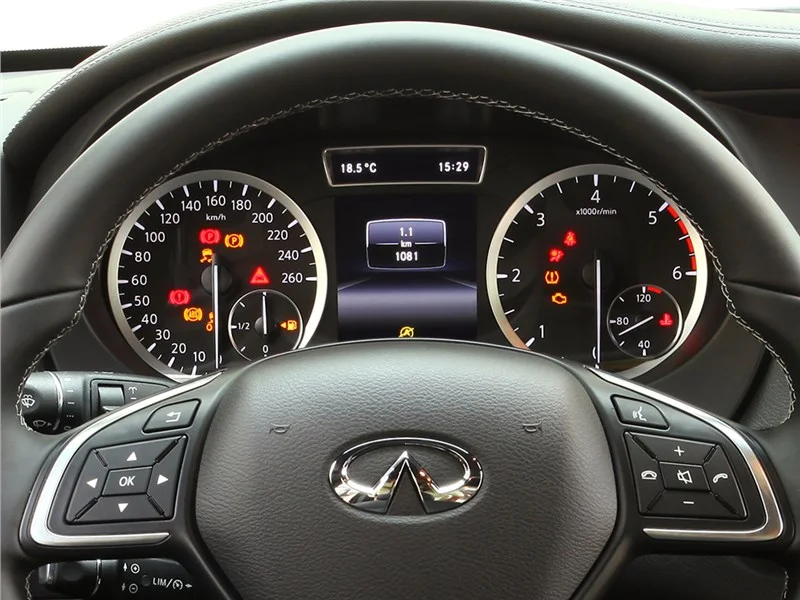 Infiniti Q30 (2015–2019), хэтчбек премиум-класса: руль и приборы. Infiniti Q30 (2015–2019) — руль и приборы