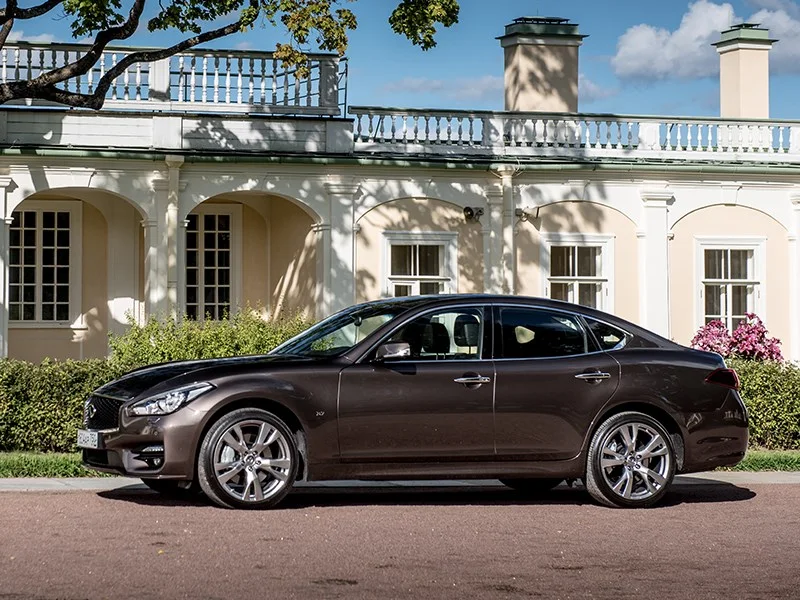 Infiniti Q70 2013-2018: вид сбоку. Infiniti Q70 2013-2018 — вид сбоку