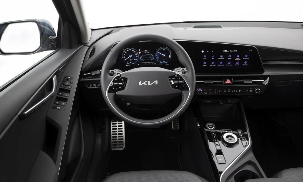 Фото KIA Niro — передняя панель. Компоновка экранов, дефлекторов и консоли KIA Niro — передняя панель