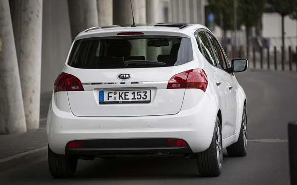 KIA Venga 2011-2015: вид сзади. KIA Venga 2011-2015 — вид сзади