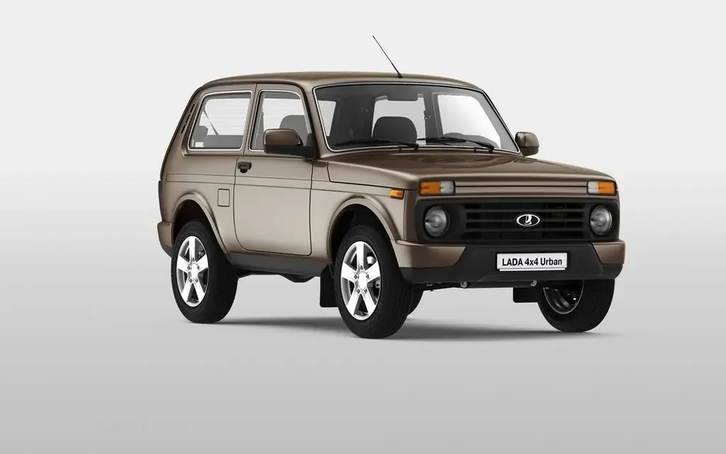 Фото LADA 4x4 Urban 2019-2021 (2021) — вид спереди, фото 3. Три четверти спереди: видно и «лицо», и профиль разом LADA 4x4 Urban 2019-2021 (2021) — вид спереди, фото 3