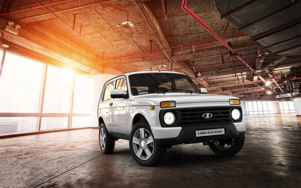Фото LADA 4x4 Urban 2019-2021 (2021) — вид спереди, фото 6. Три четверти спереди: видно и «лицо», и профиль разом LADA 4x4 Urban 2019-2021 (2021) — вид спереди, фото 6