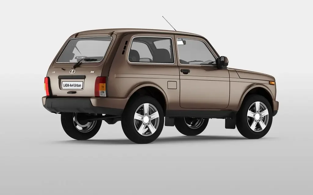 Фото LADA 4x4 Urban 2019-2021 (2021) — вид сзади, фото 4. Корма: рисунок фонарей, бампер и оформление пятой двери LADA 4x4 Urban 2019-2021 (2021) — вид сзади, фото 4