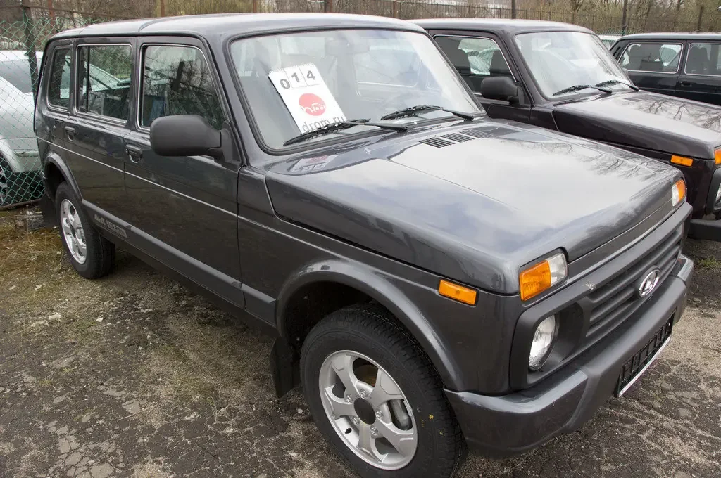 Фото LADA 4x4 Urban 2019-2021 (2021) — вид сбоку, фото 5. Вид сбоку целиком: колёсная база и размер арок LADA 4x4 Urban 2019-2021 (2021) — вид сбоку, фото 5