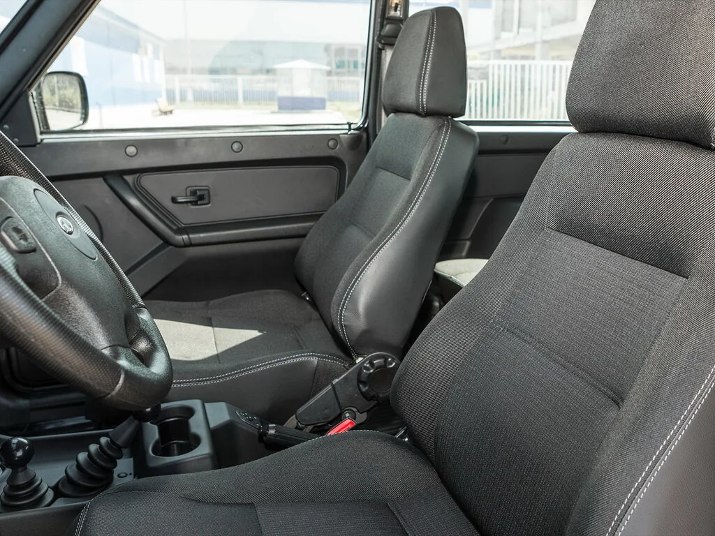 Фото LADA 4x4 2019-2021 (2021) — передние сиденья. Передние кресла: профиль спинки, подушка и отделка LADA 4x4 2019-2021 (2021) — передние сиденья