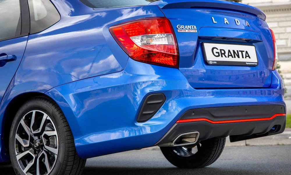 Фото LADA Granta Sportline — вид сзади, фото 6. Графика фонарей, бампер и оформление пятой двери LADA Granta Sportline — вид сзади, фото 6