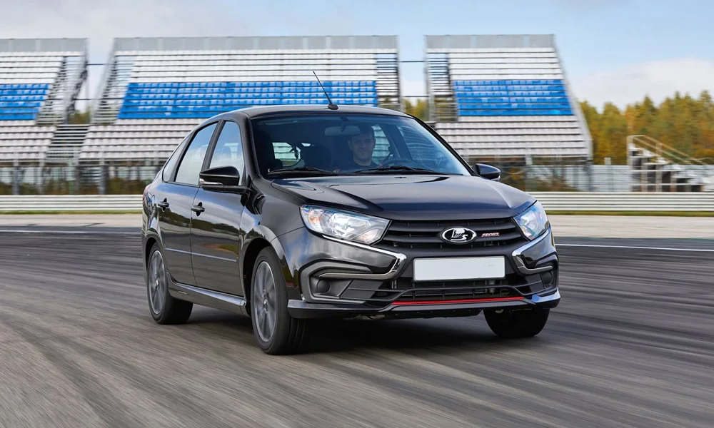 Фото LADA Granta Sport Лифтбек (2023) — вид спереди, фото 5. Оптика, решётка и бампер — первое впечатление о модели LADA Granta Sport Лифтбек (2023) — вид спереди, фото 5