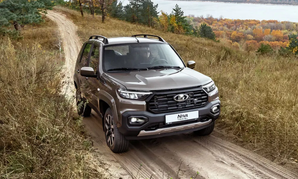 Фото LADA Niva Travel (2025) — вид спереди, фото 3. Оптика, решётка и бампер — первое впечатление о модели LADA Niva Travel (2025) — вид спереди, фото 3