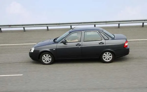 LADA Priora Хэтчбек 2007-2014: вид сбоку. LADA Priora Хэтчбек 2007-2014 — вид сбоку