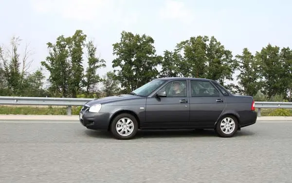 LADA Priora Универсал 2007-2014: вид сбоку. LADA Priora Универсал 2007-2014 — вид сбоку
