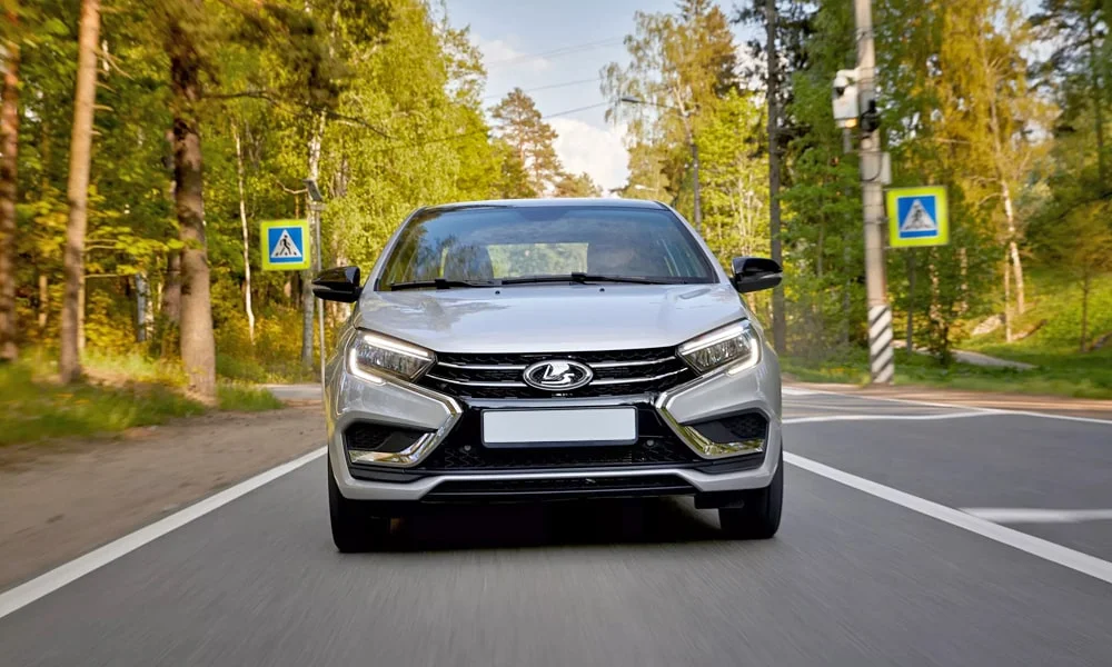 Фото LADA Vesta (2023) — вид спереди, фото 4. Оптика, решётка и бампер — первое впечатление о модели LADA Vesta (2023) — вид спереди, фото 4