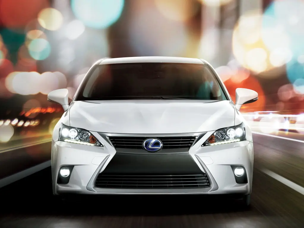 Lexus CT 200h 2011-2017: вид спереди. Lexus CT 200h 2011-2017 — вид спереди