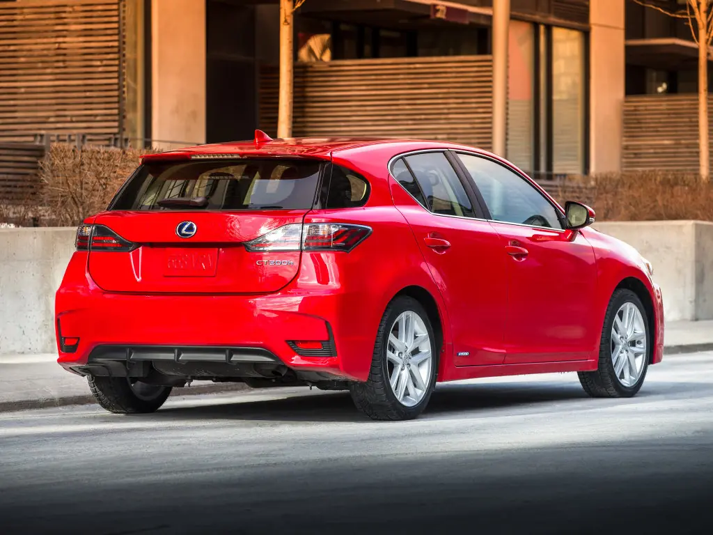 Lexus CT 200h 2011-2017: вид сзади. Lexus CT 200h 2011-2017 — вид сзади