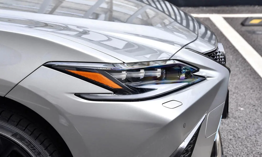 Фото Lexus ES 250 — вид спереди, фото 8. Оптика, решётка и бампер — первое впечатление о модели Lexus ES 250 — вид спереди, фото 8