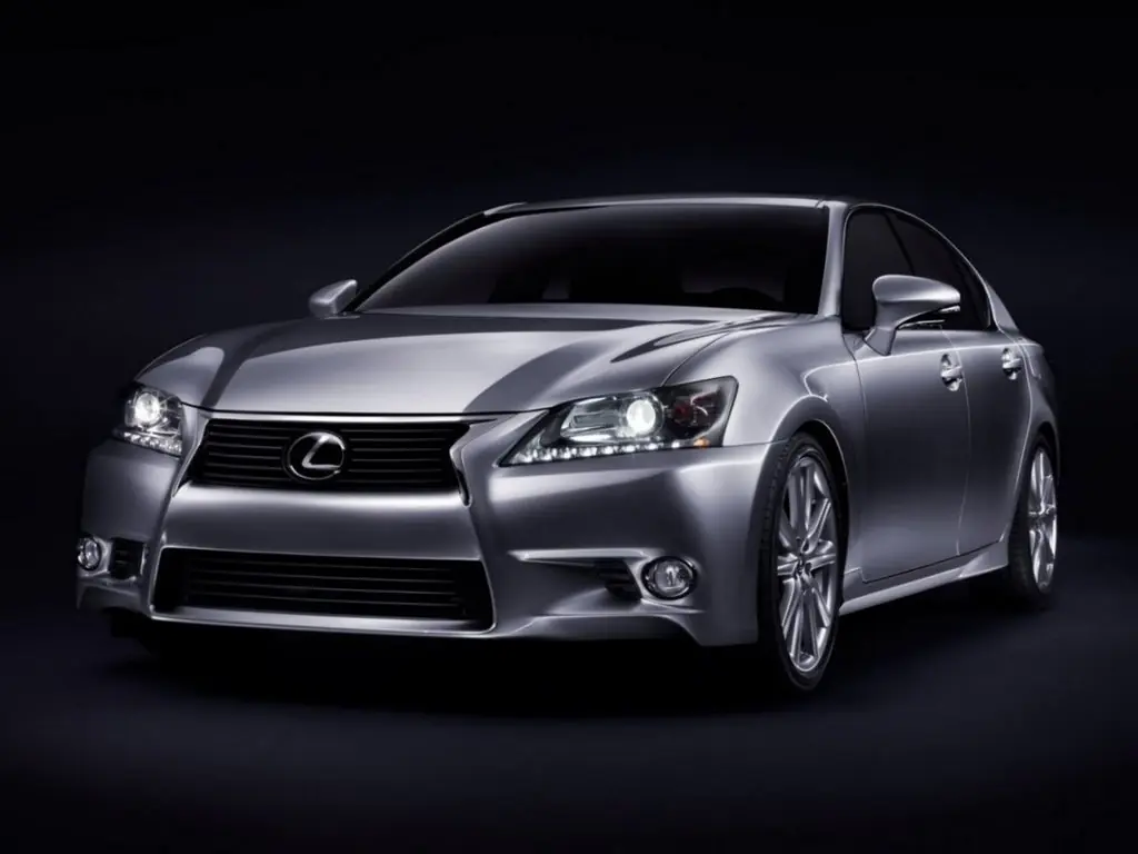 Lexus GS 250 2012-2016: вид спереди. Lexus GS 250 2012-2016 — вид спереди