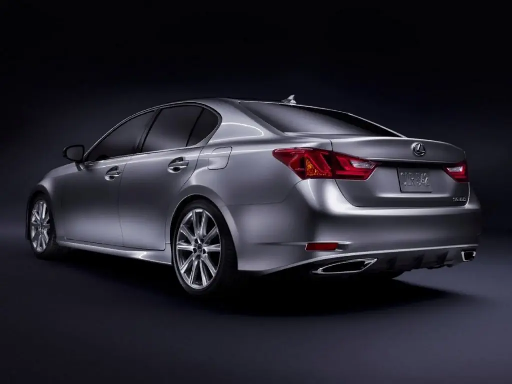 Lexus GS 250 2012-2016: вид сзади. Lexus GS 250 2012-2016 — вид сзади