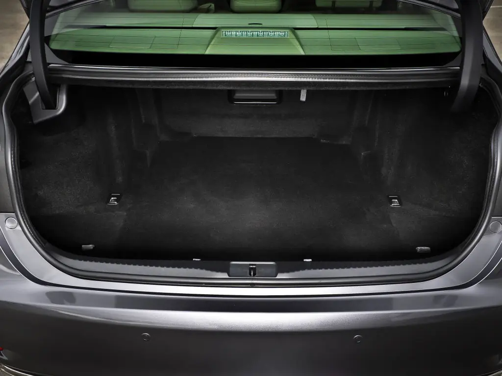 Lexus GS 250 2012-2016: багажник. Lexus GS 250 2012-2016 — багажник