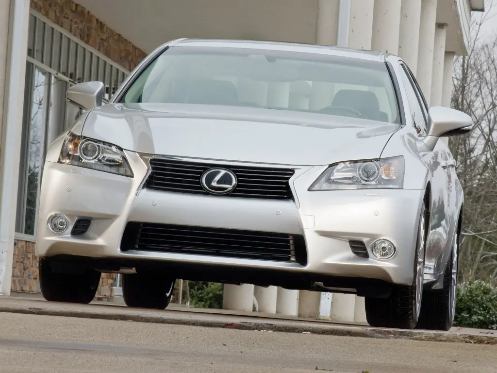 Lexus GS 350 2009-2015: вид спереди. Lexus GS 350 2009-2015 — вид спереди
